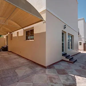 Villa J5 Four Bedroom Holiday In Mirdif, Dubai